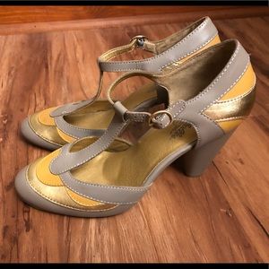 Seychelles t-strap sandals